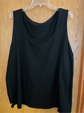 Women’s Black Scoop Neck Tank Top - Classic Everyday Layering